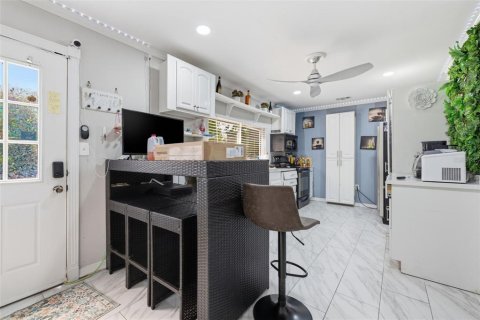 Commercial property in Tampa, Florida 5 bedrooms, 159.51 sq.m. № 2220219 - photo 24