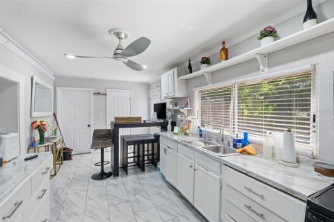 Commercial property in Tampa, Florida 5 bedrooms, 159.51 sq.m. № 2220219 - photo 28