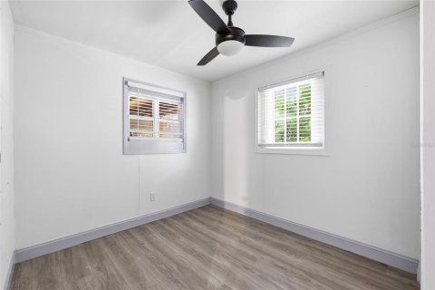 Commercial property in Tampa, Florida 5 bedrooms, 159.51 sq.m. № 2220219 - photo 18