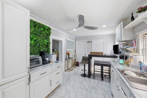 Commercial property in Tampa, Florida 5 bedrooms, 159.51 sq.m. № 2220219 - photo 29
