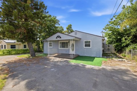 Commercial property in Tampa, Florida 5 bedrooms, 159.51 sq.m. № 2220219