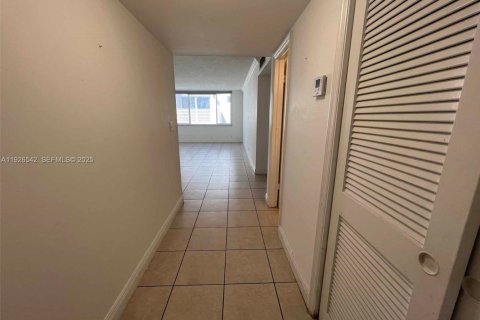 Appartement à louer à Pompano Beach, Floride: 1 chambre, 83.61 m2 № 1986441 - photo 2
