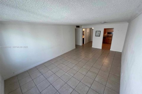 Appartement à louer à Pompano Beach, Floride: 1 chambre, 83.61 m2 № 1986441 - photo 5