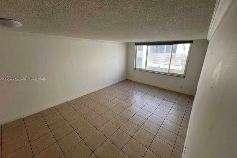 Appartement à louer à Pompano Beach, Floride: 1 chambre, 83.61 m2 № 1986441 - photo 3
