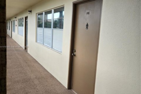 Condo in Coconut Creek, Florida, 1 bedroom  № 1738284 - photo 13