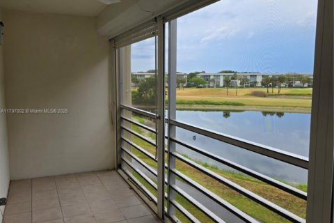 Condo in Coconut Creek, Florida, 1 bedroom  № 1738284 - photo 2