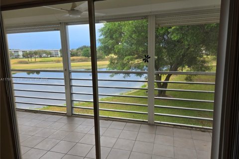 Condo in Coconut Creek, Florida, 1 bedroom  № 1738284 - photo 1