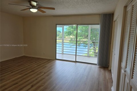 Condo in Coconut Creek, Florida, 1 bedroom  № 1738284 - photo 3