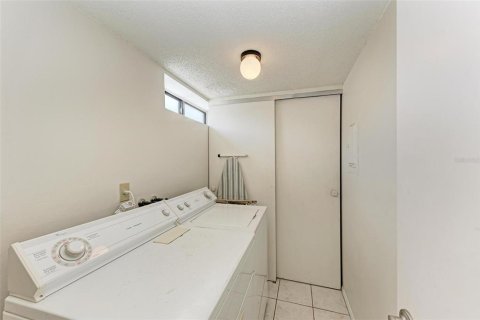 Купить кондоминиум в Сарасота, Флорида 8 комнат, 123.75м2, № 1300485 - фото 20