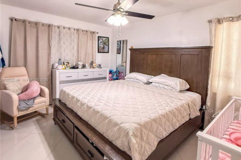 House in Cutler Bay, Florida 3 bedrooms, 96.62 sq.m. № 2087228 - photo 9