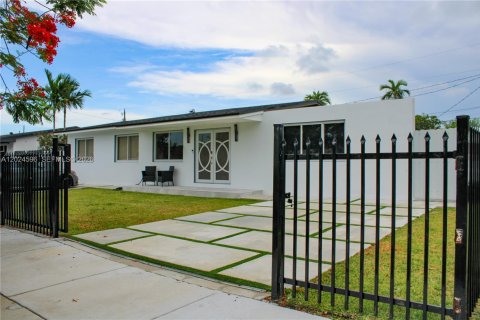 House in Cutler Bay, Florida 3 bedrooms, 96.62 sq.m. № 2087228