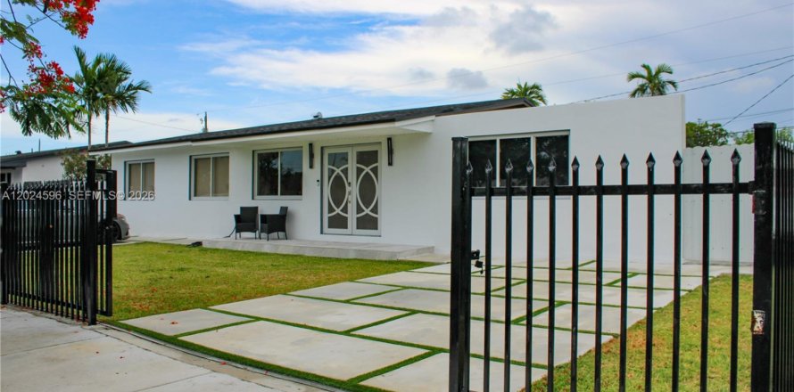 House in Cutler Bay, Florida 3 bedrooms, 96.62 sq.m. № 2087228