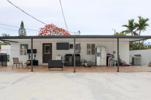 House in Cutler Bay, Florida 3 bedrooms, 96.62 sq.m. № 2087228 - photo 22