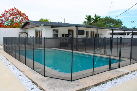 House in Cutler Bay, Florida 3 bedrooms, 96.62 sq.m. № 2087228 - photo 24