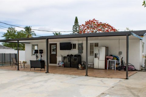House in Cutler Bay, Florida 3 bedrooms, 96.62 sq.m. № 2087228 - photo 21