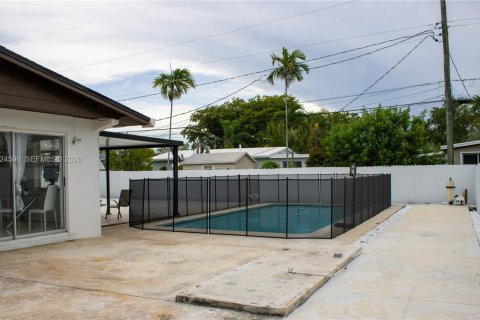 House in Cutler Bay, Florida 3 bedrooms, 96.62 sq.m. № 2087228 - photo 25