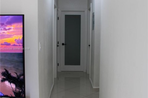 House in Cutler Bay, Florida 3 bedrooms, 96.62 sq.m. № 2087228 - photo 17