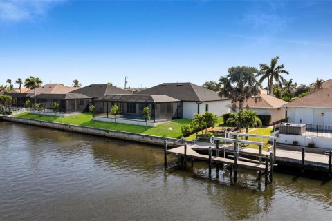 House in Cape Coral, Florida 3 bedrooms № 1712737 - photo 12