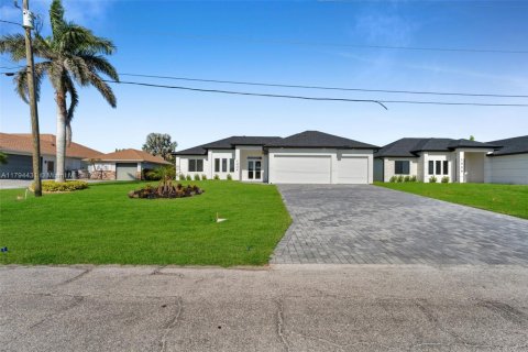 House in Cape Coral, Florida 3 bedrooms № 1712737 - photo 15