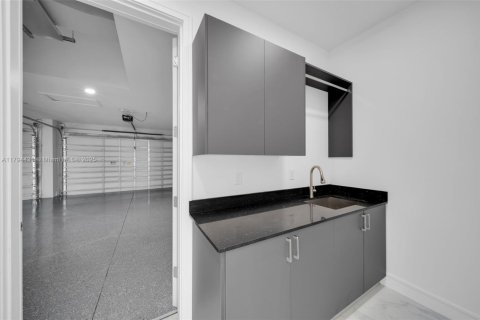House in Cape Coral, Florida 3 bedrooms № 1712737 - photo 25