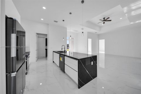 House in Cape Coral, Florida 3 bedrooms № 1712737 - photo 22