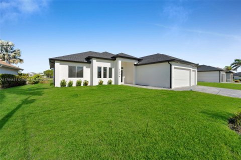 House in Cape Coral, Florida 3 bedrooms № 1712737 - photo 16