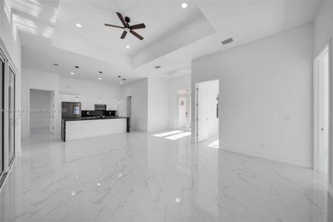 House in Cape Coral, Florida 3 bedrooms № 1712737 - photo 21
