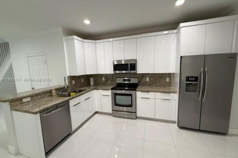 Touwnhouse à louer à Weston, Floride: 4 chambres, 166.3 m2 № 1976850 - photo 17