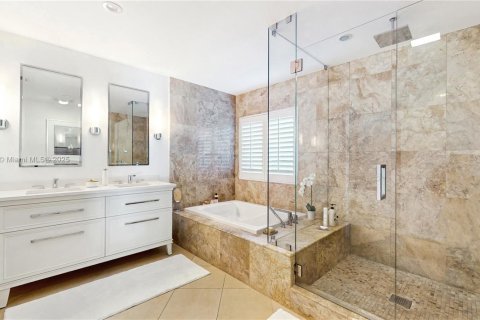 House in Palmetto Bay, Florida 3 bedrooms, 211.26 sq.m. № 1727000 - photo 14