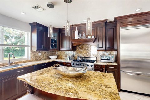 House in Palmetto Bay, Florida 3 bedrooms, 211.26 sq.m. № 1727000 - photo 10