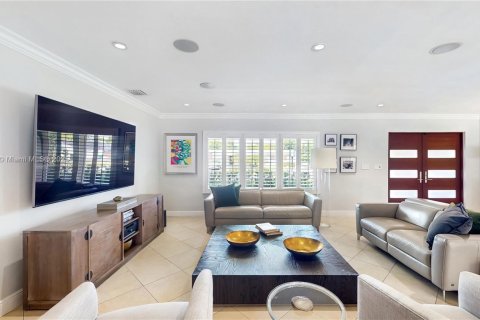 House in Palmetto Bay, Florida 3 bedrooms, 211.26 sq.m. № 1727000 - photo 5