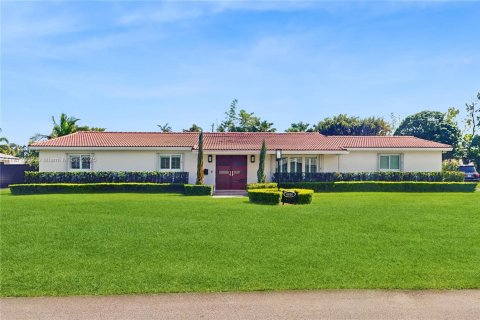 House in Palmetto Bay, Florida 3 bedrooms, 211.26 sq.m. № 1727000 - photo 1