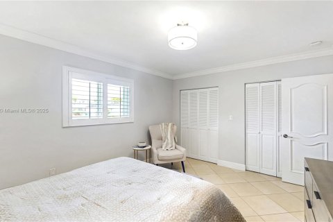 House in Palmetto Bay, Florida 3 bedrooms, 211.26 sq.m. № 1727000 - photo 18