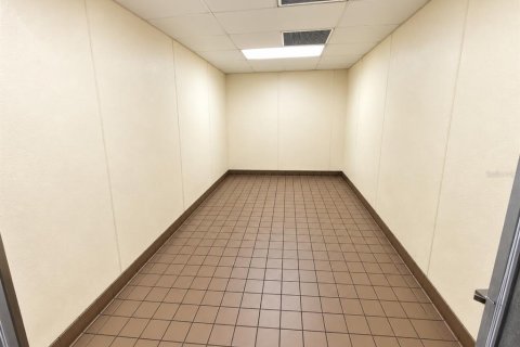 Immobilier commercial à louer à Brooksville, Floride: 272.58 m2 № 2380917 - photo 17