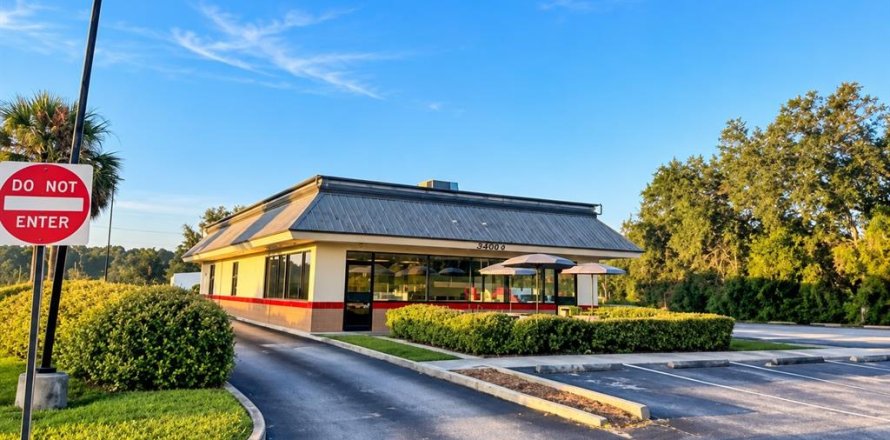 Immobilier commercial à Brooksville, Floride 272.58 m2 № 2380917