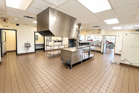 Immobilier commercial à louer à Brooksville, Floride: 272.58 m2 № 2380917 - photo 12