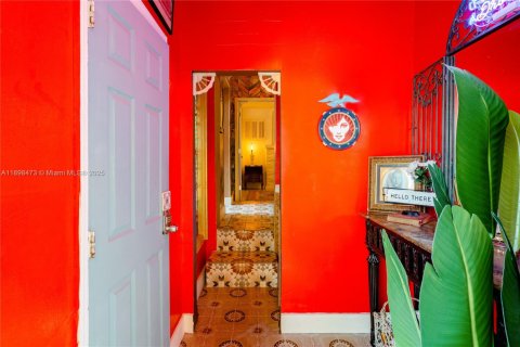 Commercial property in Miami, Florida № 2017035 - photo 18