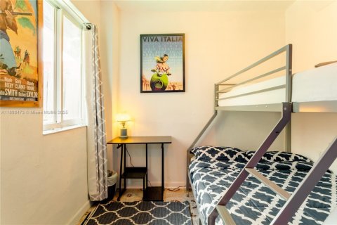 Commercial property in Miami, Florida № 2017035 - photo 17