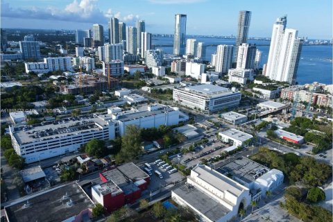 Commercial property in Miami, Florida № 2017035 - photo 2