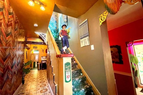 Commercial property in Miami, Florida № 2017035 - photo 15