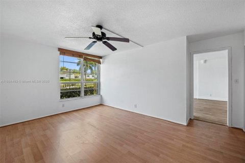 Condo in Plantation, Florida, 2 bedrooms  № 1872090 - photo 11
