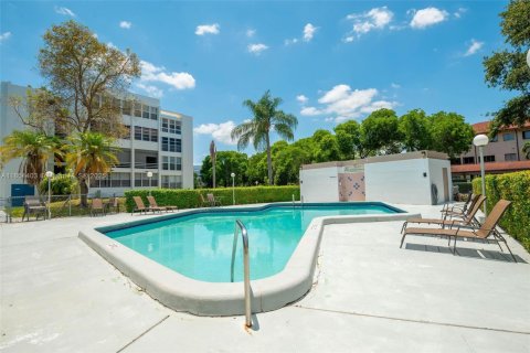Condo in Plantation, Florida, 2 bedrooms  № 1872090 - photo 23