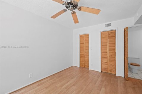 Condo in Plantation, Florida, 2 bedrooms  № 1872090 - photo 21