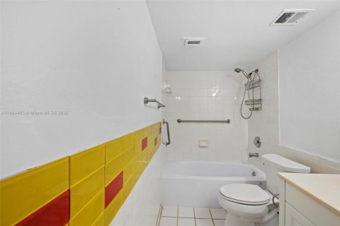 Condo in Plantation, Florida, 2 bedrooms  № 1872090 - photo 16