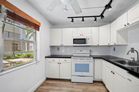 Condo in Plantation, Florida, 2 bedrooms  № 1872090 - photo 7