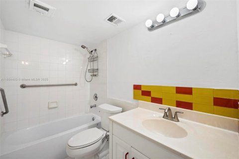 Condo in Plantation, Florida, 2 bedrooms  № 1872090 - photo 17