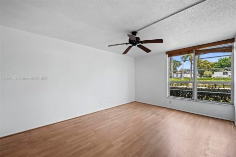 Condo in Plantation, Florida, 2 bedrooms  № 1872090 - photo 10