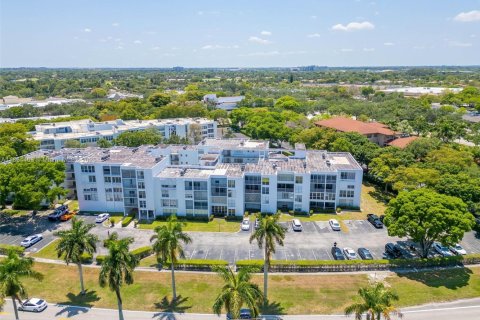 Condo in Plantation, Florida, 2 bedrooms  № 1872090 - photo 1
