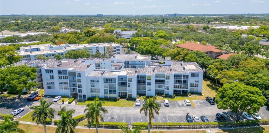 Condo in Plantation, Florida, 2 bedrooms № 1872090