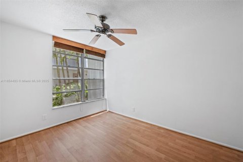 Condo in Plantation, Florida, 2 bedrooms  № 1872090 - photo 19